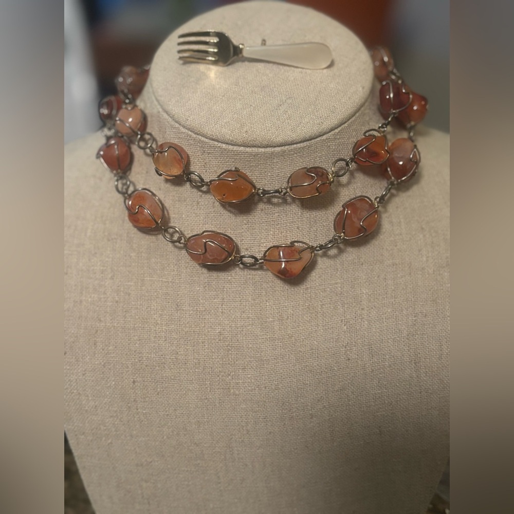 VINTAGE Genuine Carnelian Stone Elegant Necklace Wire Caged with Hook Clasp - Picture 4 of 11